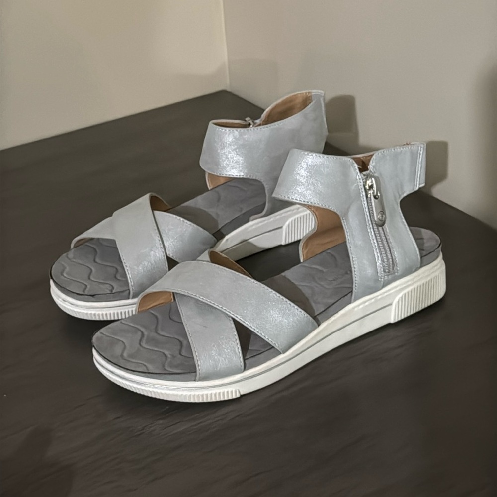 Adrienne Vittadini Sport Women's Silver Sandals Size 8.5 Summer Comfort,Walking